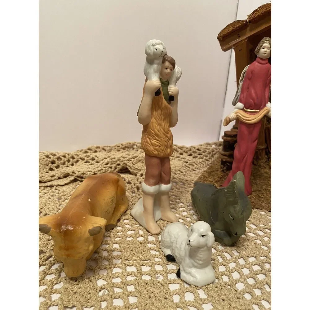 Christmas Nativity Set‎ Manger Scene With Wooden Stable 12 Ceramic Figures.